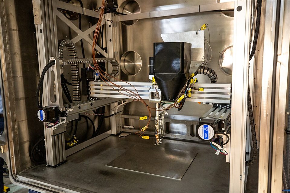 Additive manufacturing test equipment for advanced materials